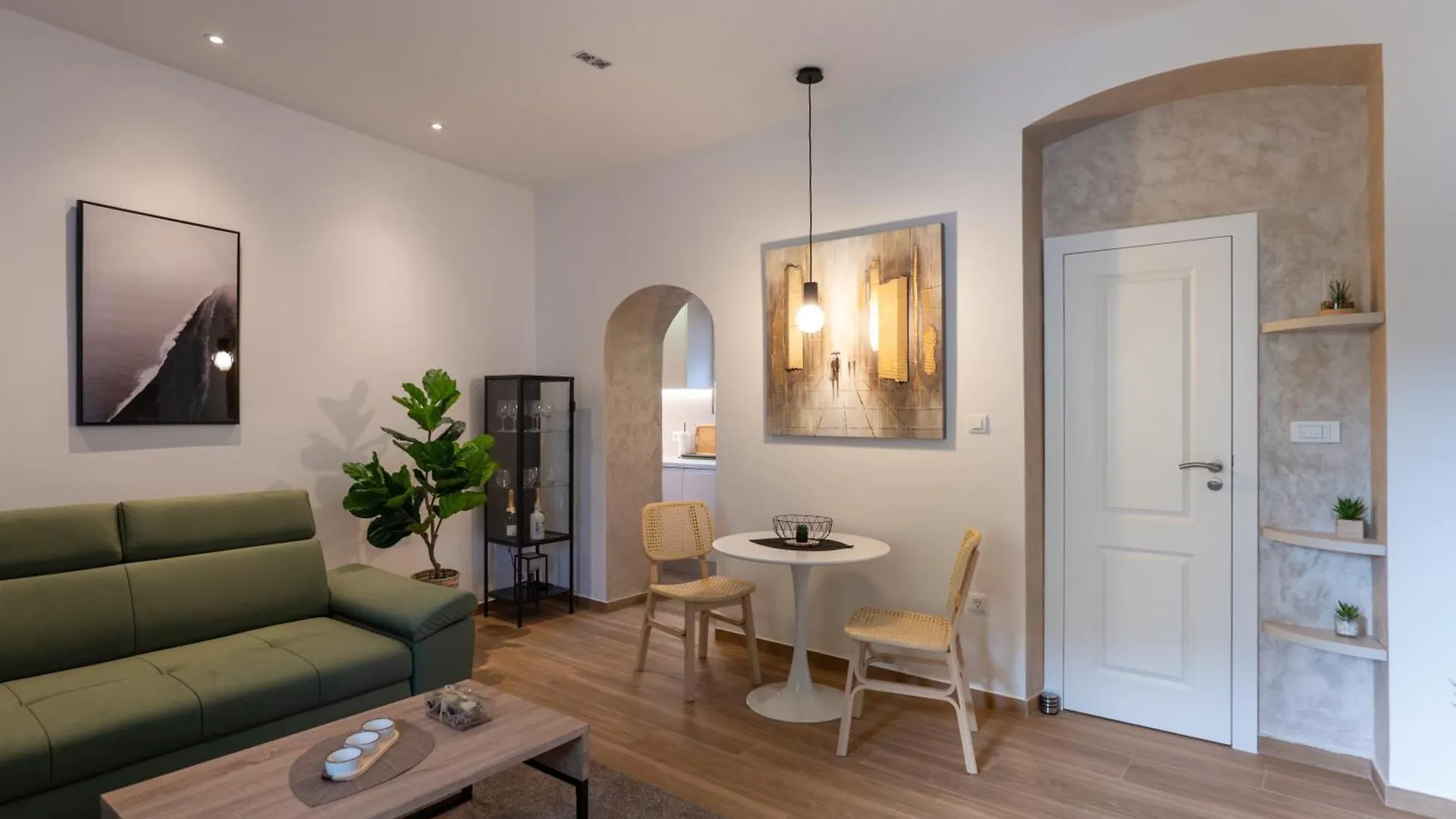 자다르 The Urban Nest By Belmont Realty 아파트